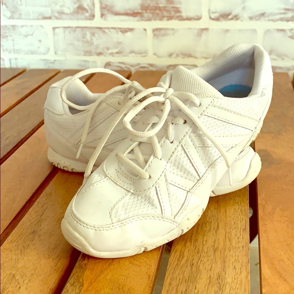 Smart fit cheer shoes